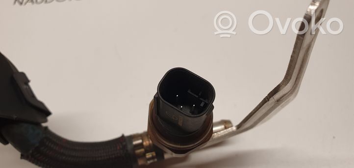 Mercedes-Benz E AMG W212 Sensor de presión de combustible A0045421618