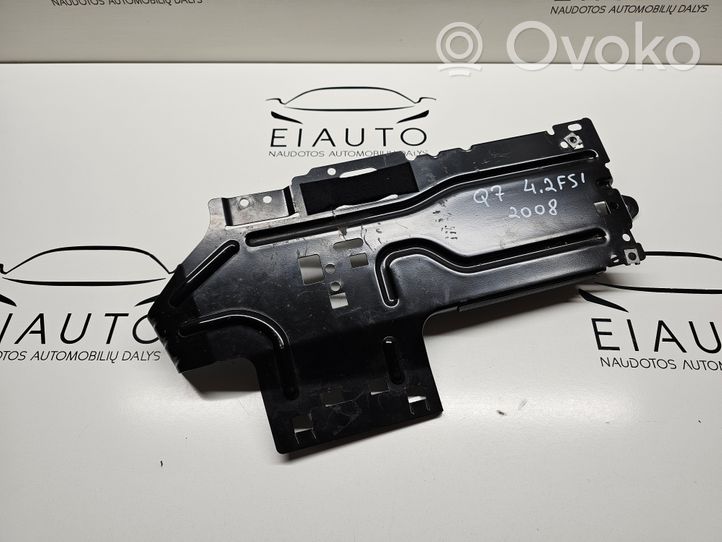 Audi Q7 4L Garso stiprintuvo laikiklis 4L0035464D