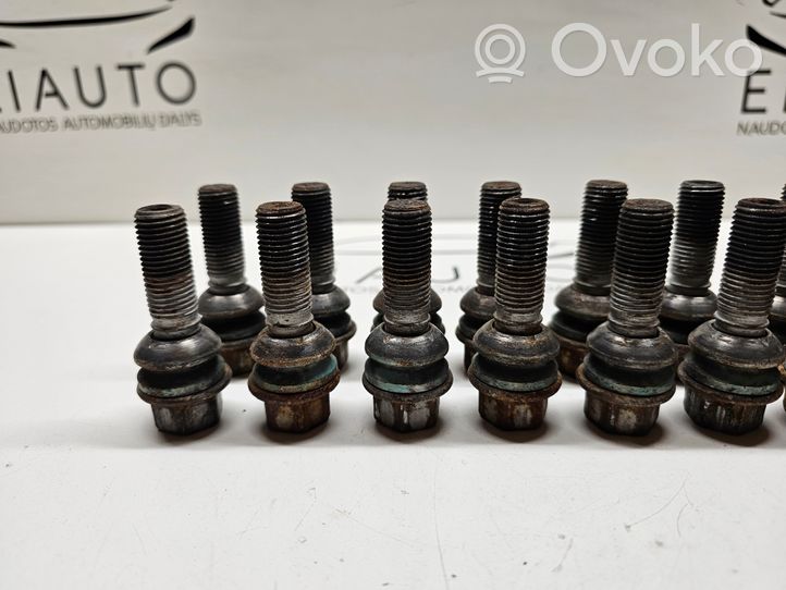 Audi Q7 4L Nuts/bolts 