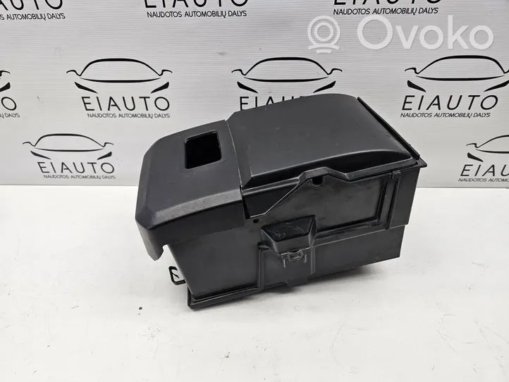 Volvo V50 Support boîte de batterie 30667941