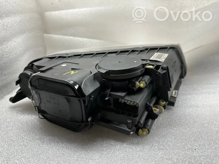 Volkswagen Touareg I Lampa przednia 7L6941015Bk