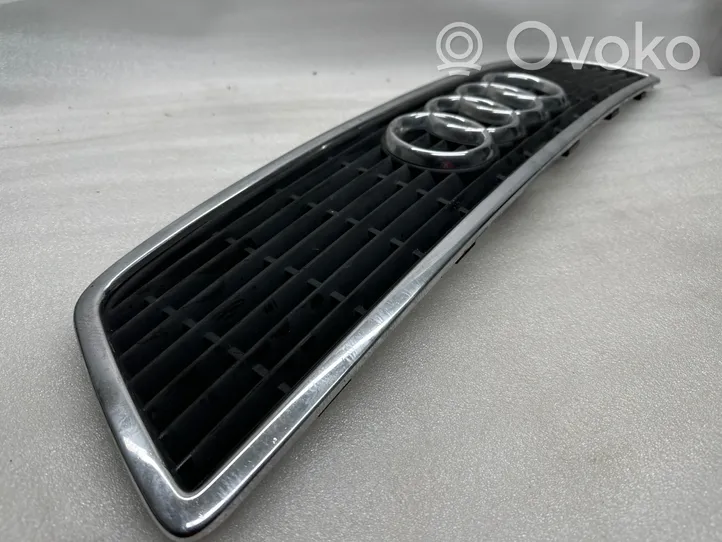 Audi A8 S8 D2 4D Griglia anteriore 4D0853651B