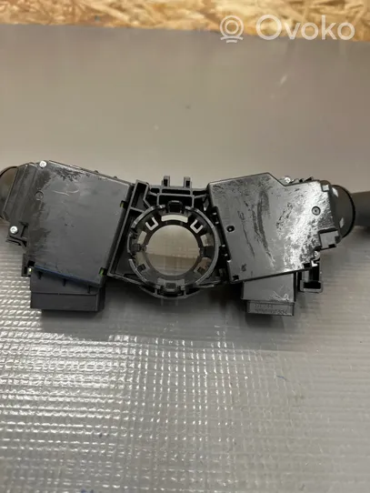 Toyota RAV 4 (XA40) Leva/interruttore dell’indicatore di direzione e tergicristallo 17F744