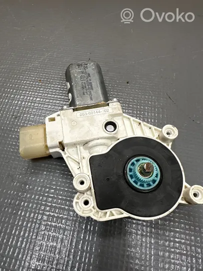 BMW 5 F10 F11 Motorino alzacristalli della portiera anteriore 942889100