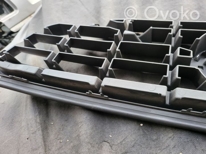 Volvo XC60 Maskownica / Grill / Atrapa górna chłodnicy 