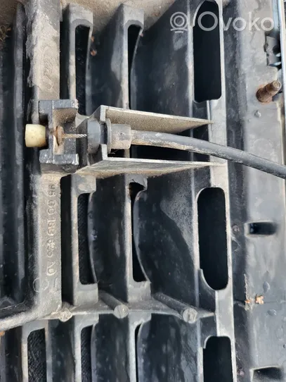 Ford Scorpio Grille calandre supérieure de pare-chocs avant 