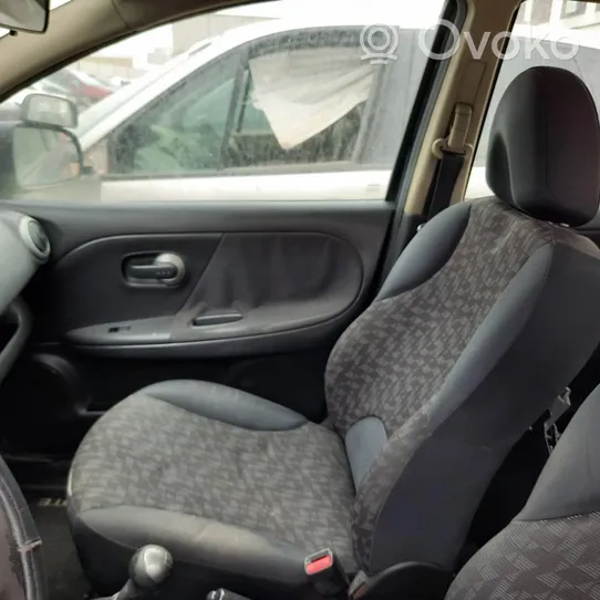 Nissan Note (E11) Etumatkustajan istuin 