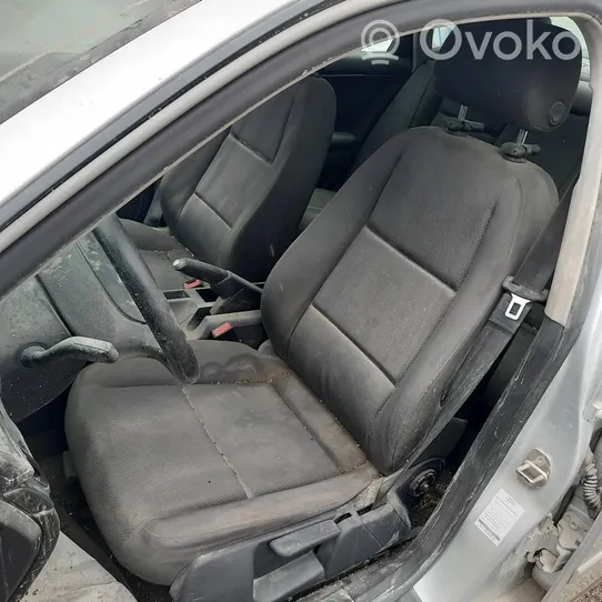 Audi A4 S4 B6 8E 8H Priekinė vairuotojo sėdynė 