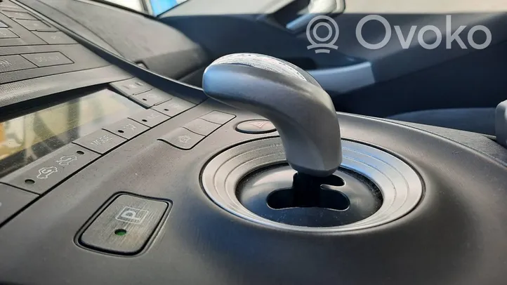 Toyota Prius (XW30) Ātrumu pārslēgšanas sviras dekoratīvā apdare (āda, uzgalis) 