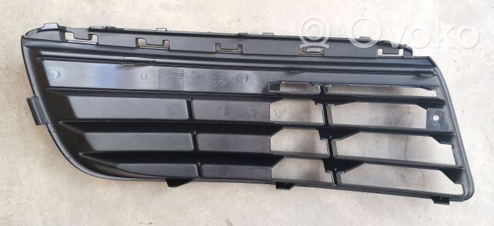 Volkswagen Jetta V Front bumper lower grill 