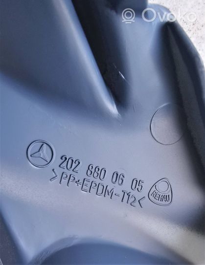 Mercedes-Benz C W202 Etupuskurin alempi jäähdytinsäleikkö A2028800605