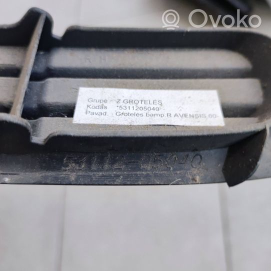 Toyota Avensis T220 Etupuskurin alempi jäähdytinsäleikkö 5311205040