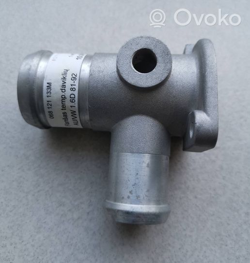 Audi 80 90 B3 Termostat / Obudowa termostatu 068121133M