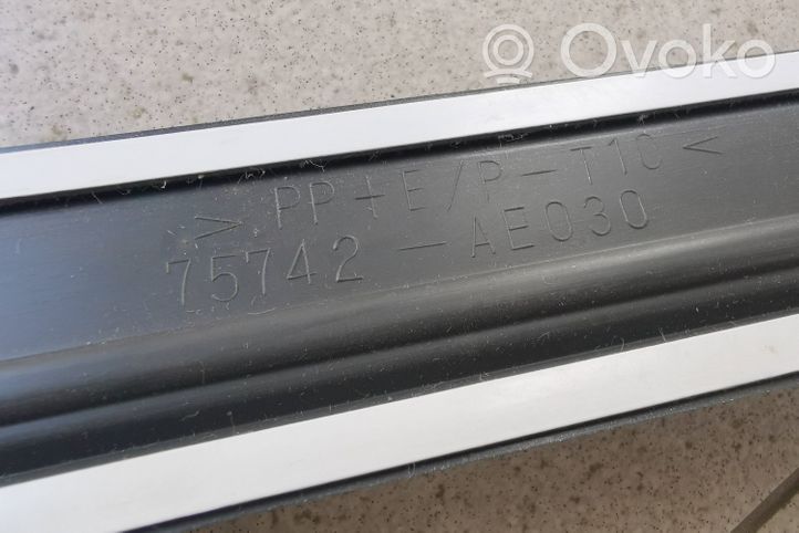 Toyota Sienna XL20 II Slīdošās durvju dekoratīvā apdare (moldings) 75742AE030