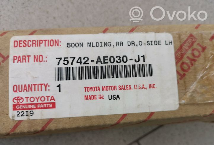 Toyota Sienna XL20 II Sliding door trim (molding) 75742AE030