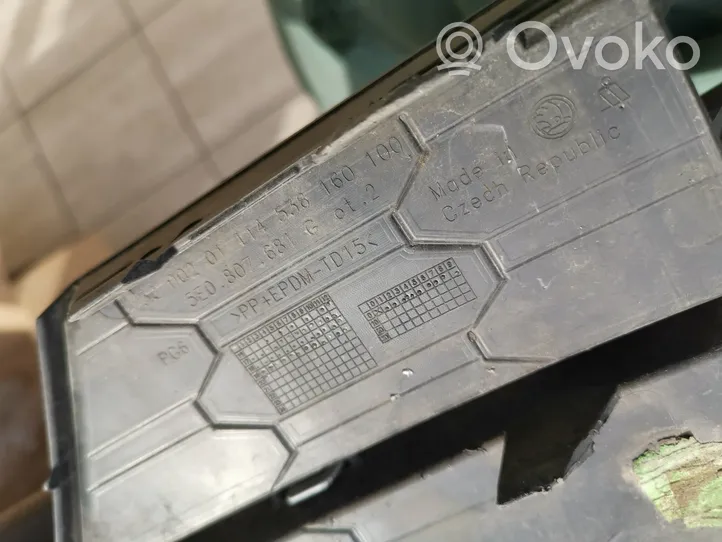 Skoda Octavia Mk3 (5E) Kratka dolna zderzaka przedniego 5E0807681G