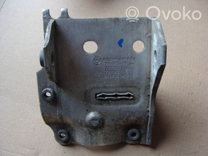 BMW 5 F10 F11 Staffa di montaggio del radiatore 7186514