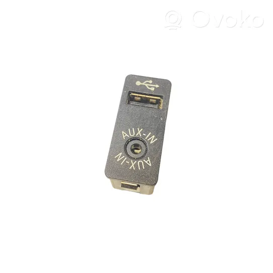 BMW 5 F10 F11 USB-pistokeliitin 9237654