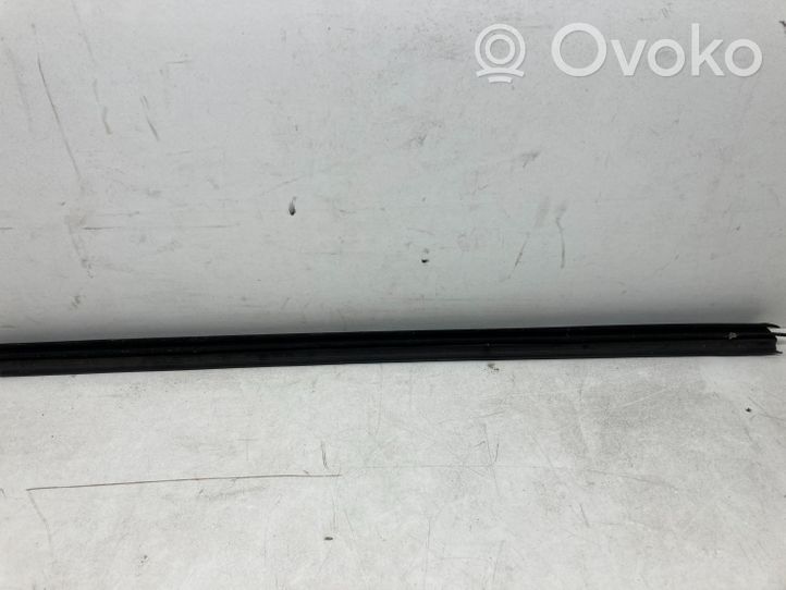 Volvo XC60 Galinė sandarinimo guma (prie stiklo) 30762370