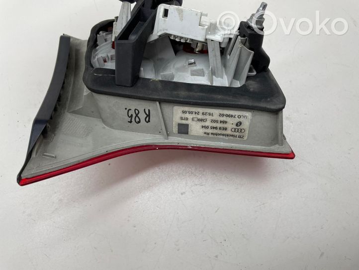 Audi A4 S4 B7 8E 8H Luci posteriori del portellone del bagagliaio 8E9945094