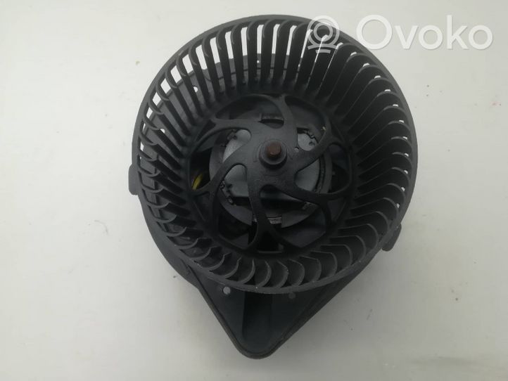 Volkswagen PASSAT B5.5 Ventola riscaldamento/ventilatore abitacolo 8d2820021