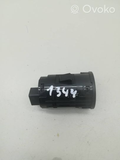 Mazda CX-3 Interruttore a pulsante start e stop motore BJS7663S0