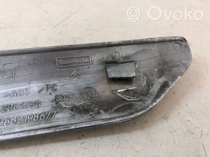 Citroen C5 Modanatura separatore del paraurti anteriore 9682198677