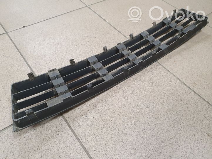 Audi A4 S4 B5 8D Grille inférieure de pare-chocs avant 8D0807683AA