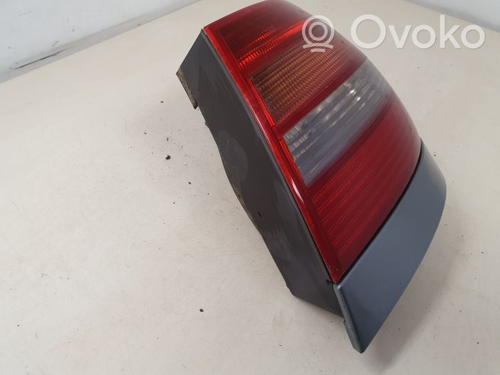 Audi A4 S4 B5 8D Lampa tylna 8D0945096G