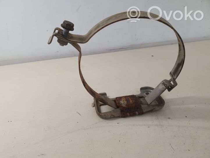 Opel Vivaro Izpūtēja turētājs 8200363429B