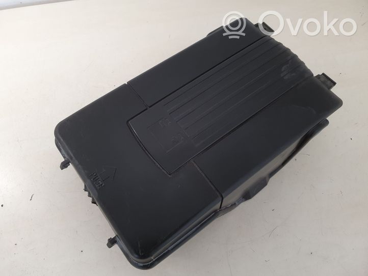 Audi A3 S3 8P Dangtis akumuliatoriaus dėžės 1K0915443C