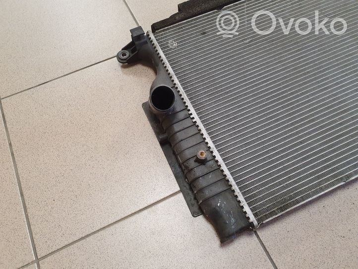 Toyota Avensis T270 Radiateur de refroidissement 