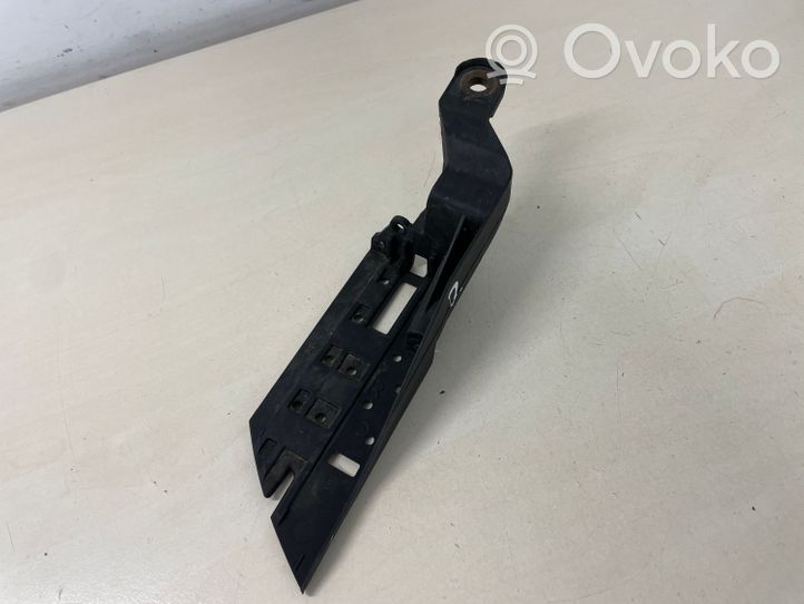 Toyota Avensis T270 Support phare frontale 8111805310