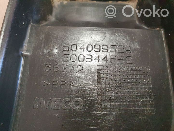 Iveco Daily 3rd gen Beplankung Türleiste Zierleiste vorne 504099524