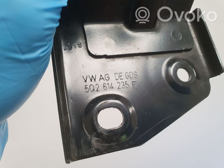 Audi Q2 - Uchwyt / Mocowanie pompy ABS 5Q2614235E