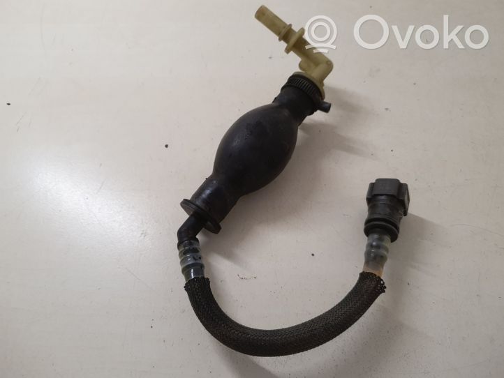 Volkswagen PASSAT B6 Mechanical fuel pump 7H5883867B