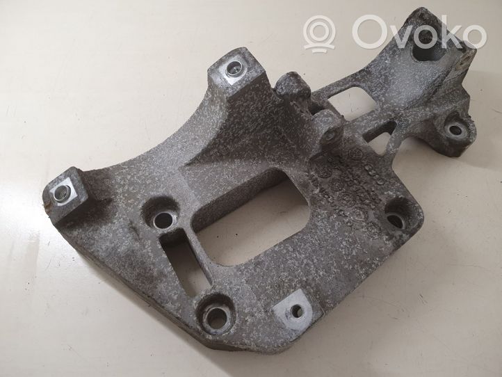 Volkswagen PASSAT B6 Generator/alternator bracket 06F903143F