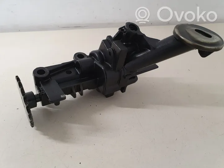 Opel Vivaro Oil pump 7700600252