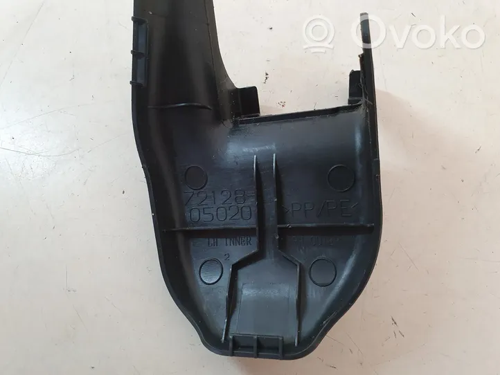 Toyota Avensis T270 Verkleidung Laufschiene Sitzschiene Fahrersitz 7212405010