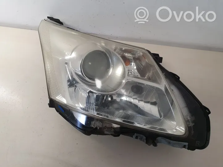 Toyota Avensis T270 Phare frontale 8111805310