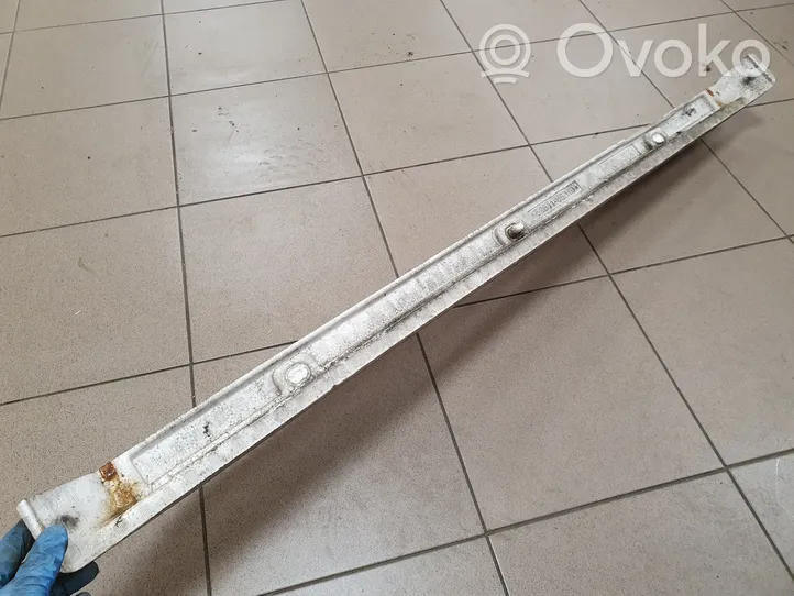 Toyota Avensis T270 Absorber zderzaka przedniego 5261105010