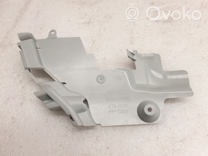 Toyota Avensis T270 Element lampy przedniej 8112605310