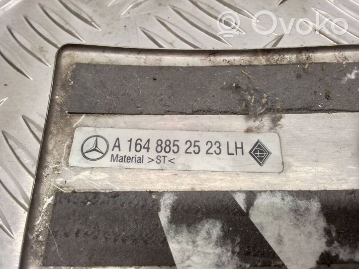 Mercedes-Benz ML W164 Coin du pare-chocs avant A1648852523