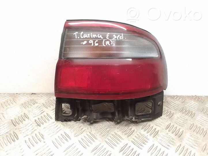 Toyota Carina T210 Feux arrière / postérieurs 22075556