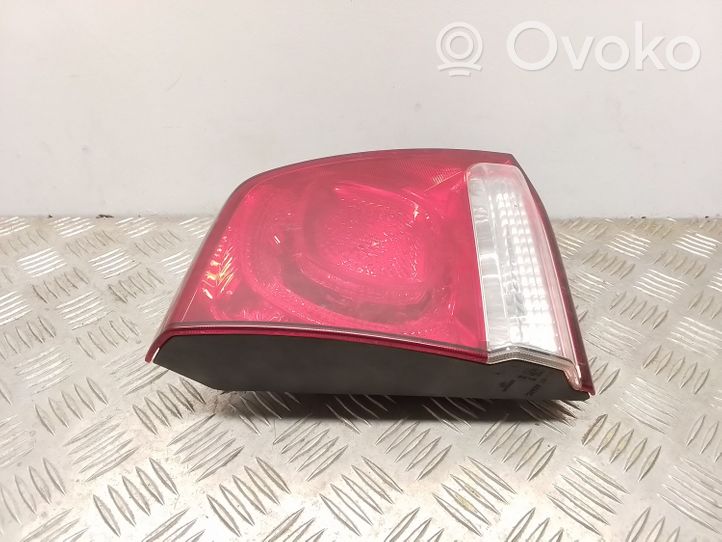 Toyota Land Cruiser (J200) Tailgate rear/tail lights 60136