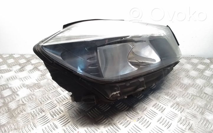 Mercedes-Benz A W176 Lampa przednia A1768200261