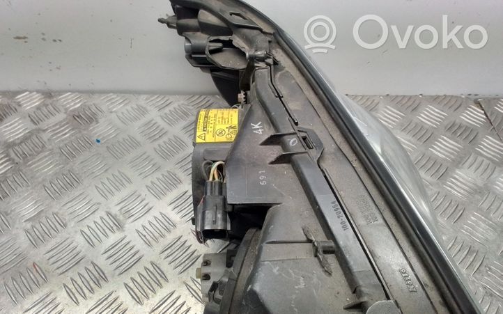 Subaru Outback Lampa przednia 10020954