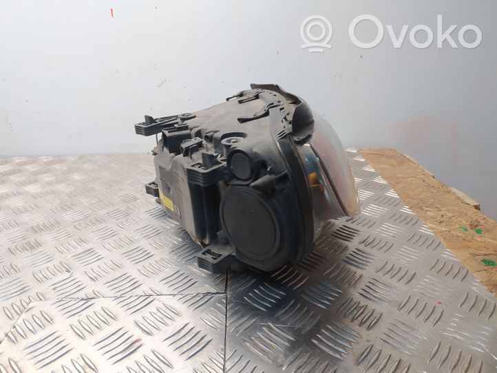 Volvo S80 Lampa przednia 31214348