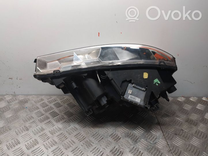 Volvo XC90 Lampa przednia 00SM2021B