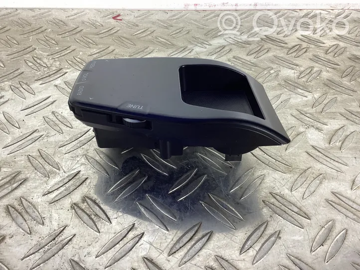 Lexus UX Panel radia 75K603